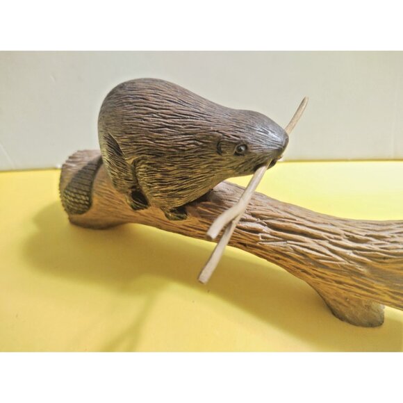 Vintage Carved Wood Art Detailed Beaver on a Log signed E. Hirt 8" x 4" - Picture 3 of 15